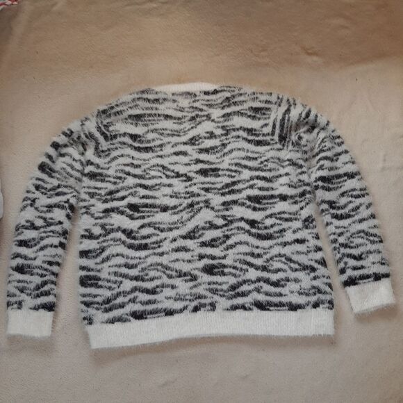 Mudd Fuzzy Zebra Print Sweater Plus Size XXL - Picture 3 of 8